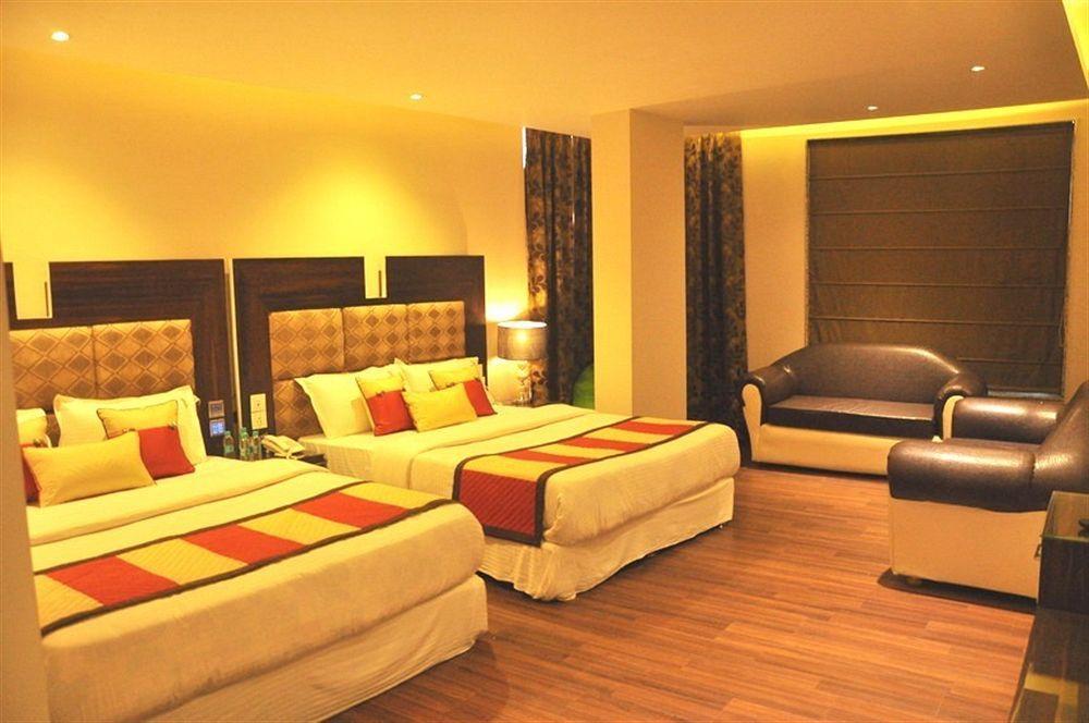 Hotel Uppal International, Near New Delhi Railway Station Buitenkant foto