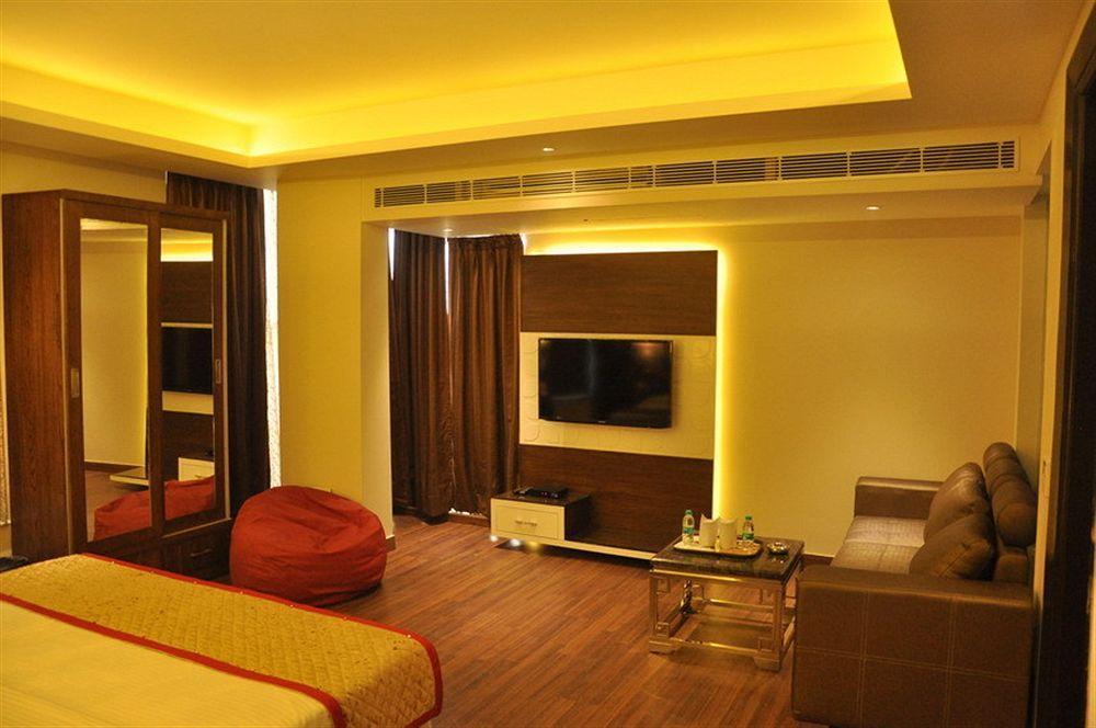 Hotel Uppal International, Near New Delhi Railway Station Buitenkant foto